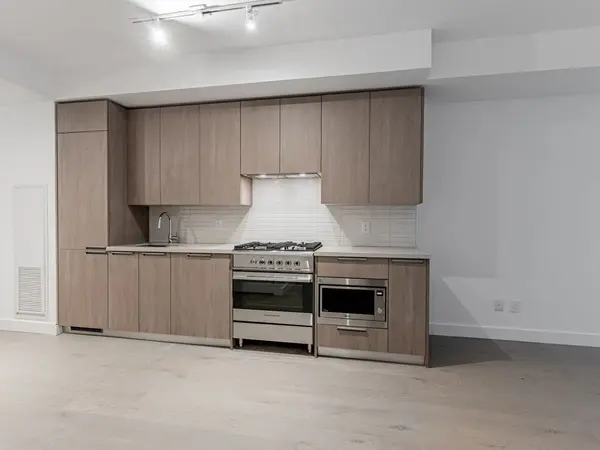 Toronto W08, ON M8X 2R2,160 Kingsway CRES #505