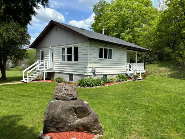 Muskoka Lakes, ON P0B 1M0,949 Raymond RD