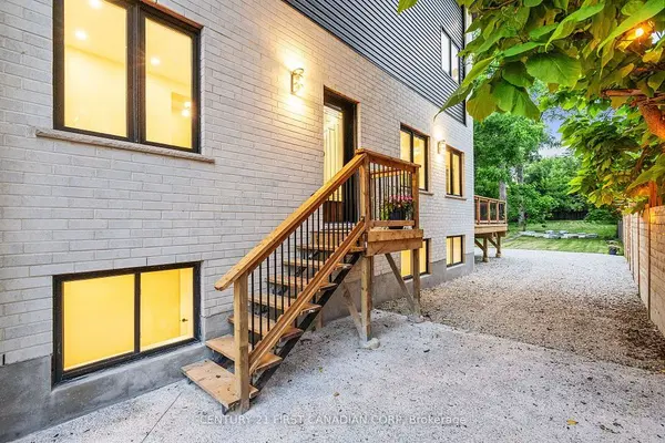 London East, ON N5Y 2S3,858 WILLIAM ST