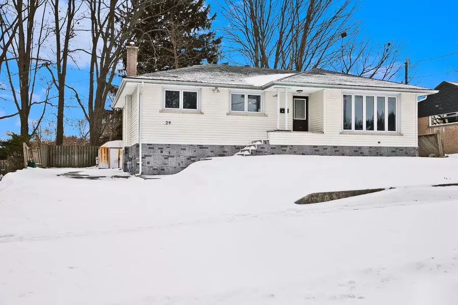 29 Switzer DR, Oshawa, ON L1G 3J2