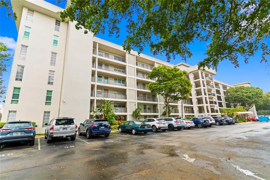 Pompano Beach, FL 33069,3000 S Course Dr #607