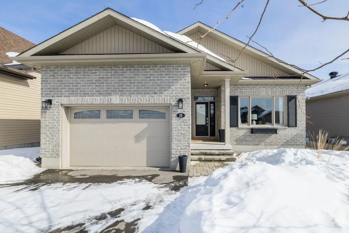 Perth, ON K7H 0B5,19 Senators Gate DR