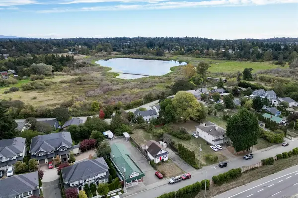 3883 Douglas St, Saanich, BC V8Z 3M1