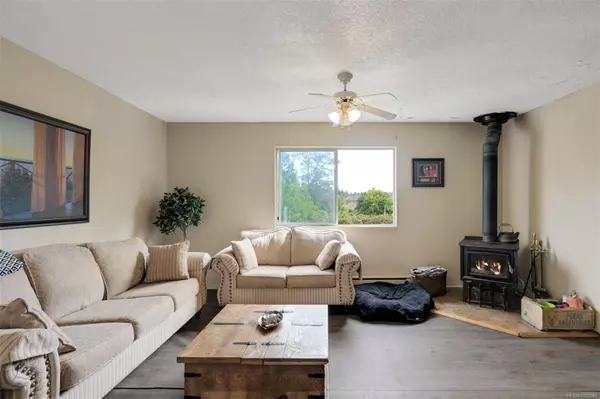 Saanich, BC V8Z 3M1,3883 Douglas St