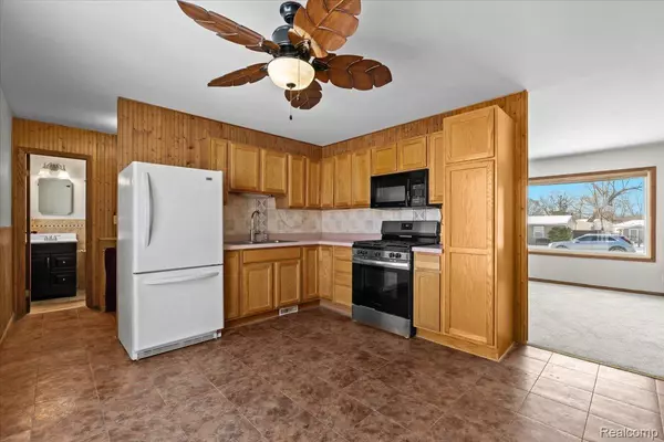 Brighton, MI 48116,6123 Stephen