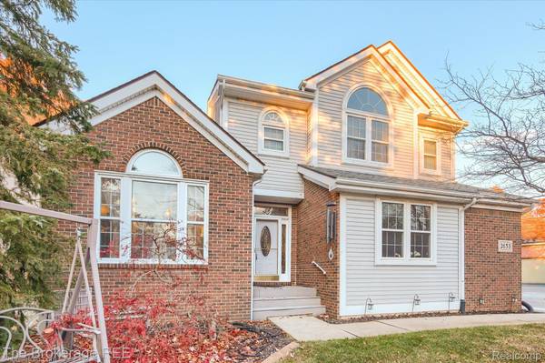 2653 Ravine Side LN N, Howell, MI 48843