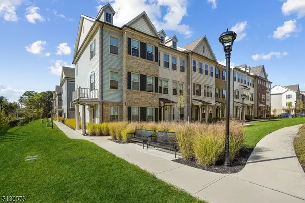 24 Braeburn Ct, Livingston Twp., NJ 07039