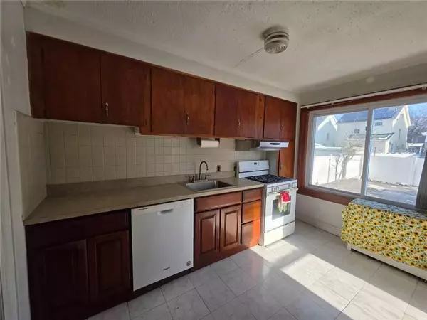 Queens, NY 11426,89-25 238th ST