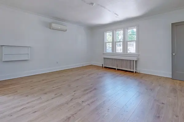 Toronto C11, ON M4G 3C5,1747 Bayview AVE #Upper