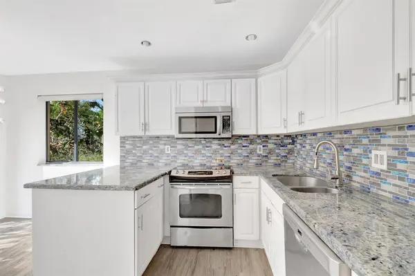 Lake Worth, FL 33467,5334 Fountains Dr #221