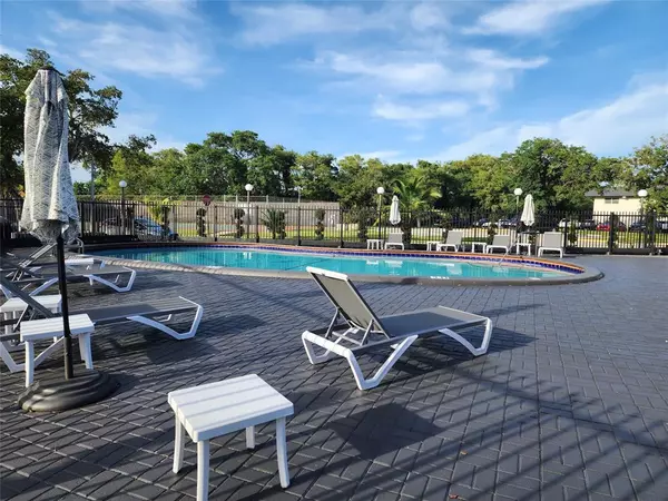 8020 Fairview #109, Tamarac, FL 33321