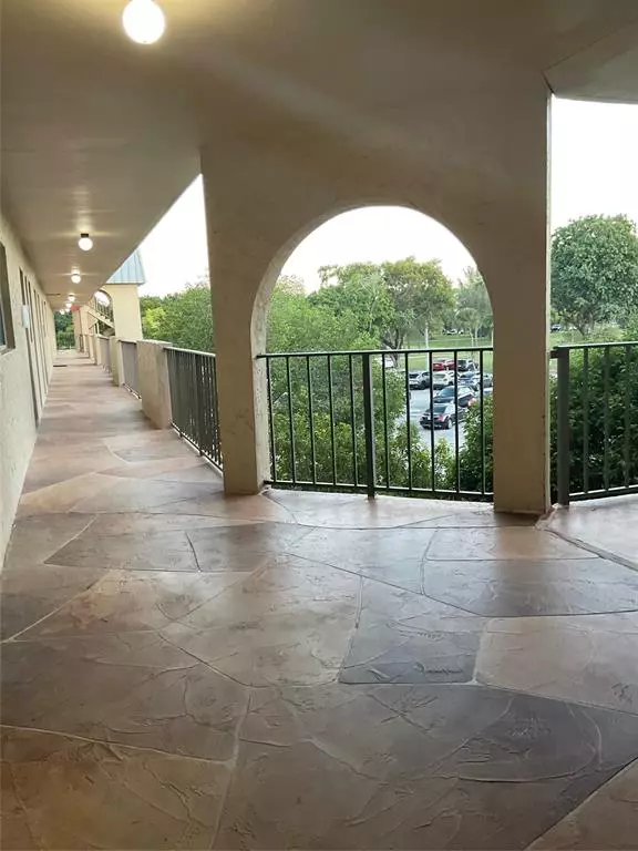 Lauderhill, FL 33319,6201 N Falls Circle Dr #309