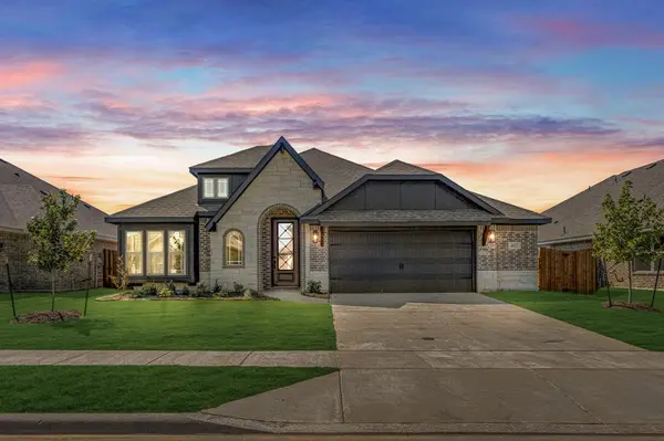 402 Atlas Cedar Drive, Glenn Heights, TX 75154