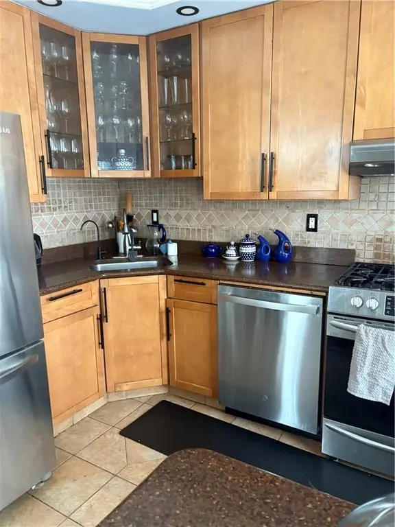 Brooklyn, NY 11219,983 52nd ST