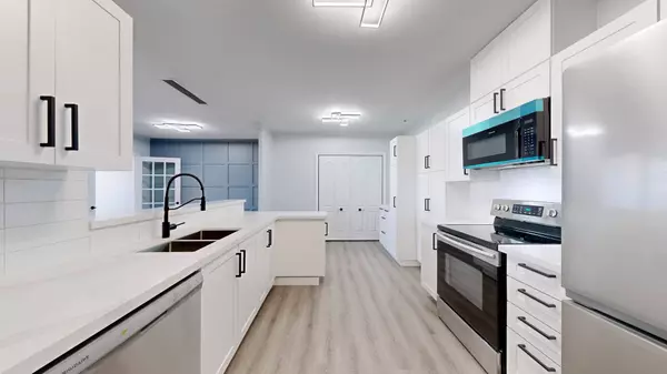 Toronto E09, ON M1P 5B4,115 Omni DR #PH09