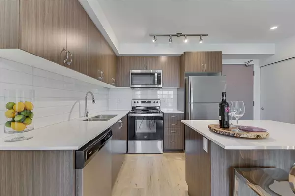 Barrie, ON L4M 0L5,58 Lakeside TER #808