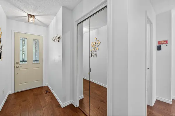 Hamilton, ON L8G 4L4,19 Salina PL