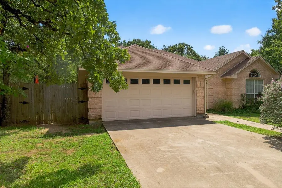 420 Meadowcrest Drive, Azle, TX 76020