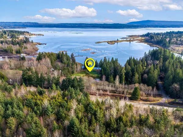 Fanny Bay, BC V0R 1W0,8460 Penny Lane