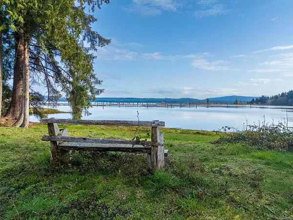 Fanny Bay, BC V0R 1W0,8460 Penny Lane