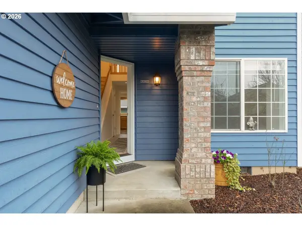 Hillsboro, OR 97123,806 SE 73RD AVE