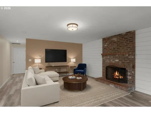 Hillsboro, OR 97123,806 SE 73RD AVE