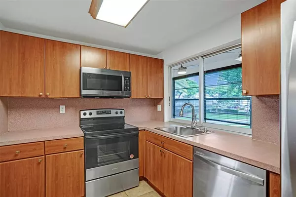 Tamarac, FL 33321,9351 Lime Bay Blvd #201