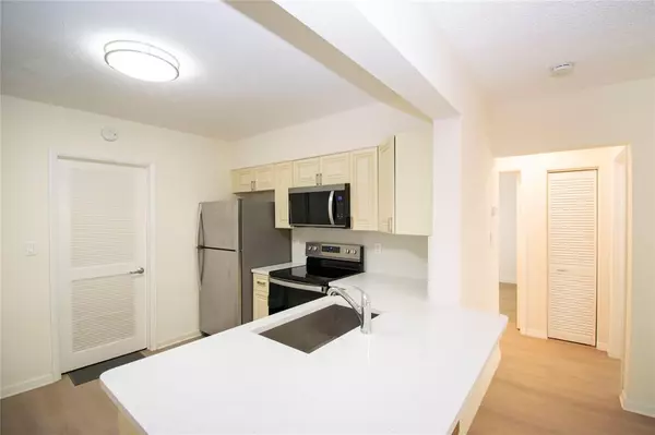 Hollywood, FL 33020,2547 Roosevelt St