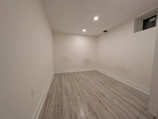 Brampton, ON L6Y 4J3,33 Trammell LN #BSMT