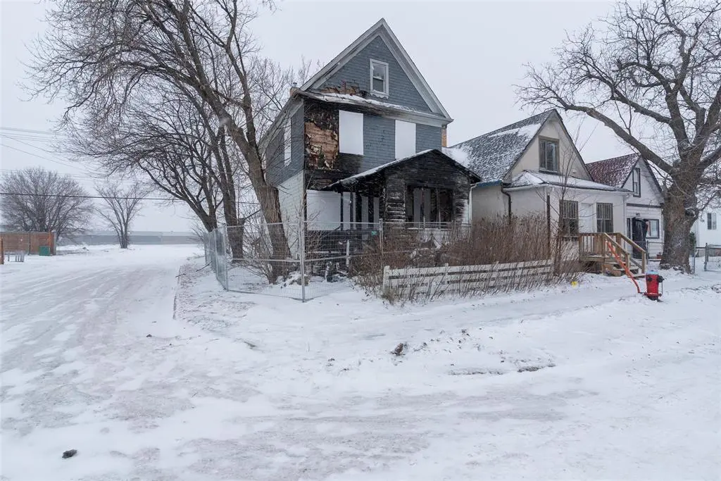 Winnipeg, MB R3E 1L2,1292 Alexander AVE