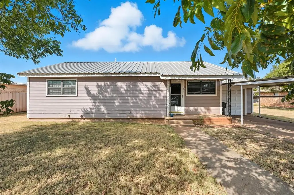 Aspermont, TX 79502,1452 Mccarty Street