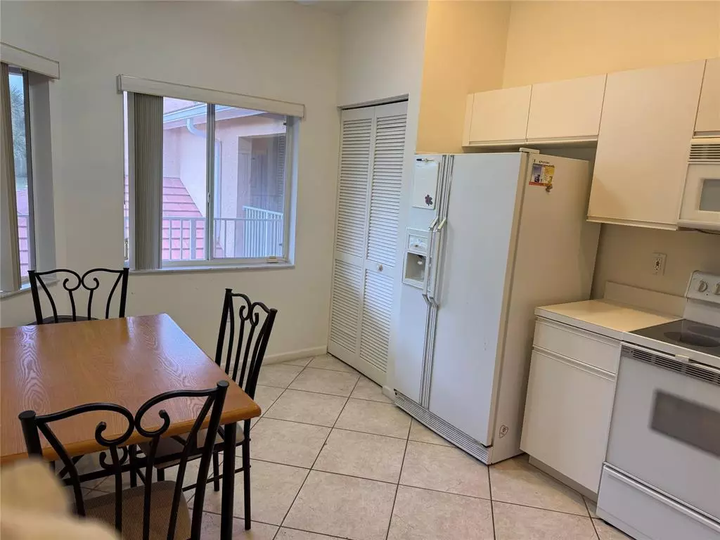 Boynton Beach, FL 33437,5914 Regal Glen Dr #205