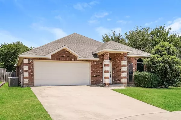 809 Bahar Court, Arlington, TX 76010