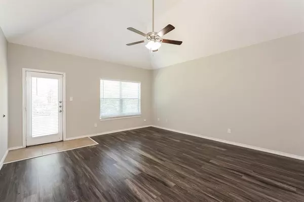 Arlington, TX 76010,809 Bahar Court