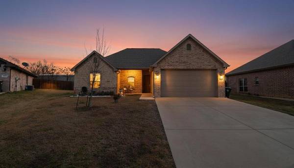 129 Oak Springs Loop, Mabank, TX 75156