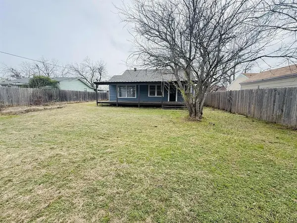 Coleman, TX 76834,209 Hollywood Street