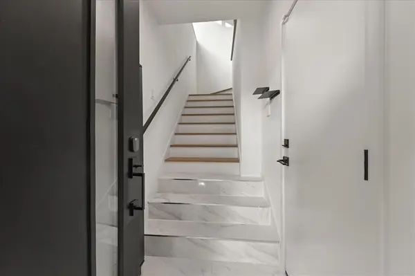 Dallas, TX 75204,2001 N Prairie Avenue #106