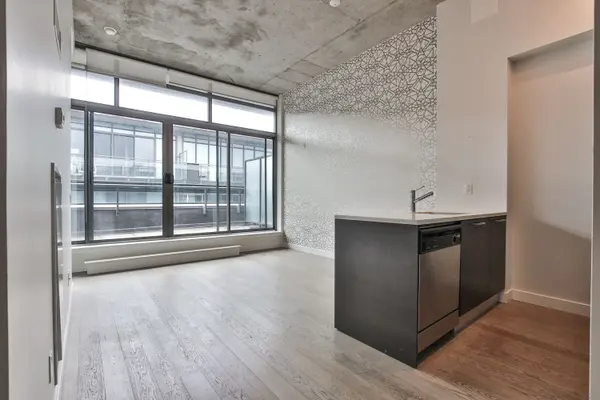 Toronto E01, ON M4M 3H3,90 Broadview AVE #823