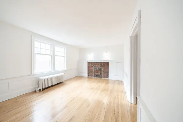 Toronto E02, ON M4L 2S4,6 Kingston RD #30