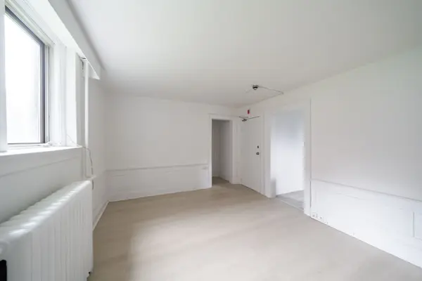 Toronto E02, ON M4L 2S4,10 Kingston RD #82