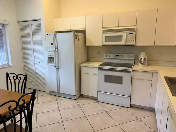 Boynton Beach, FL 33437,5914 Regal Glen Dr #205