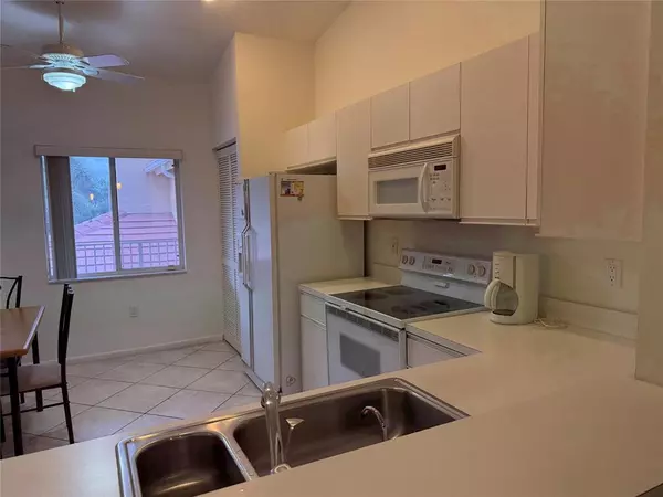 Boynton Beach, FL 33437,5914 Regal Glen Dr #205