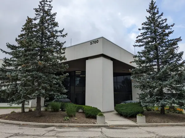 5700 Cancross CT #103, Mississauga, ON L5R 3E9