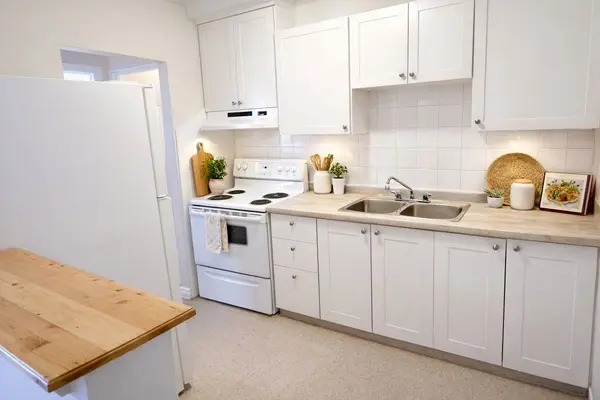 Hamilton, ON L8V 1V2,672 Fennell AVE E #17