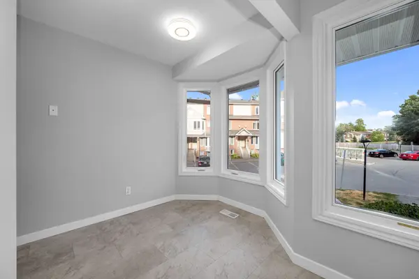 Beacon Hill North - South And Area, ON K1J 1B6,1673 Locksley LN