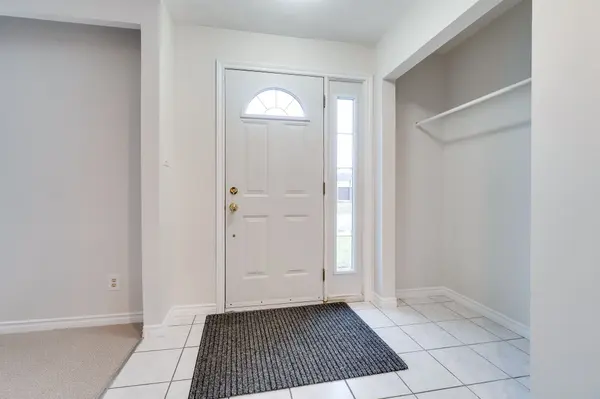 Hamilton, ON L8B 0B3,10 Ashdale CT