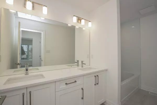 Strathroy-caradoc, ON N0L 1W0,534 REGENT ST