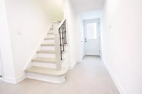 Kitchener, ON N2M 2L6,384 Westwood DR #Upper