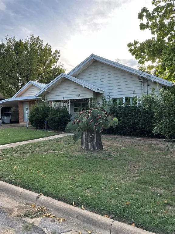 Jacksboro, TX 76458,421 N 3rd Street