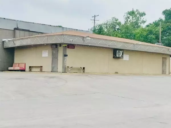 Fort Worth, TX 76106,3203 N Main Street